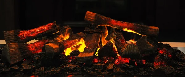 Ξύλινη καίγοντας εστία — Φωτογραφία Αρχείου