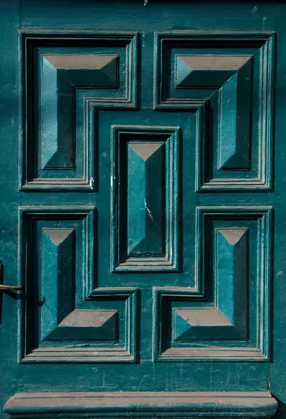 Zdobené dřevěné dveře — Stock fotografie