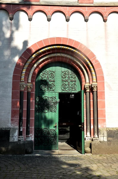 Porta da igreja — Fotografia de Stock