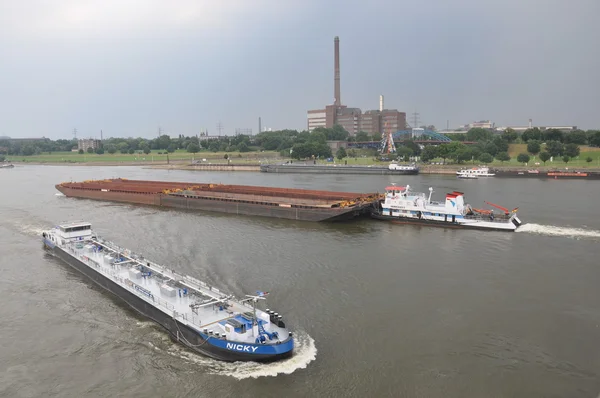 Bateaux sur la rivière — Photo