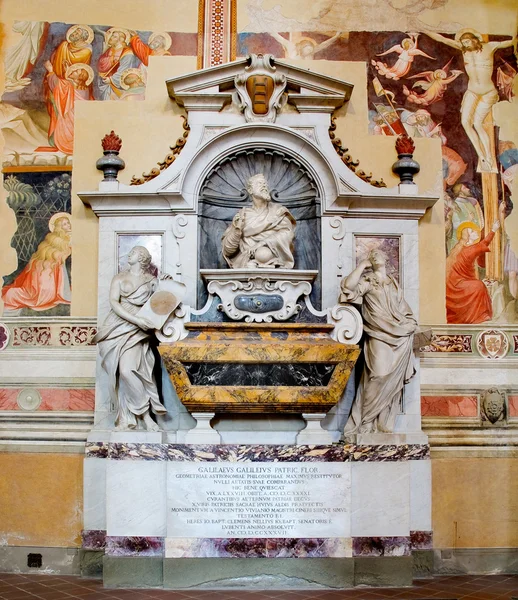 伽利略的墓大教堂的圣十字教堂。佛罗伦萨意大利 — 图库照片
