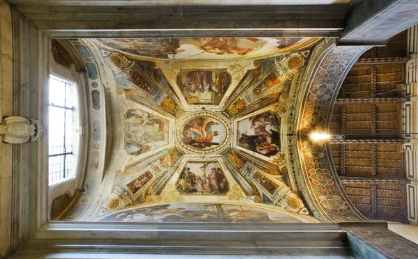 Decke der Giugni-Kapelle in der Basilica di Santa Croce. florenz, italien — Stockfoto