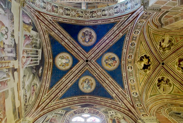 Techo de la Capilla de Baroncelli en Basilica di Santa Croce. Florencia, Italia — Foto de Stock