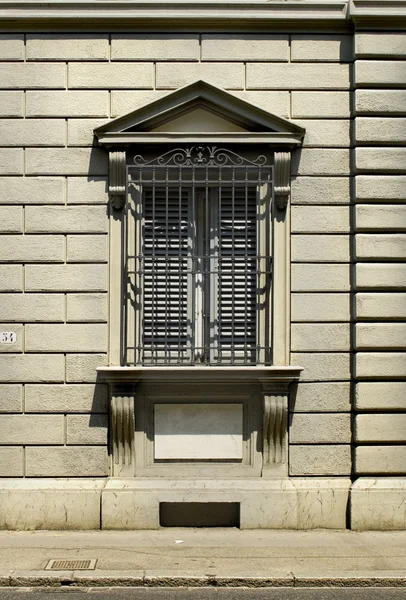 Typisch Florentijnse het platform-venster. Florence, Italië — Stockfoto