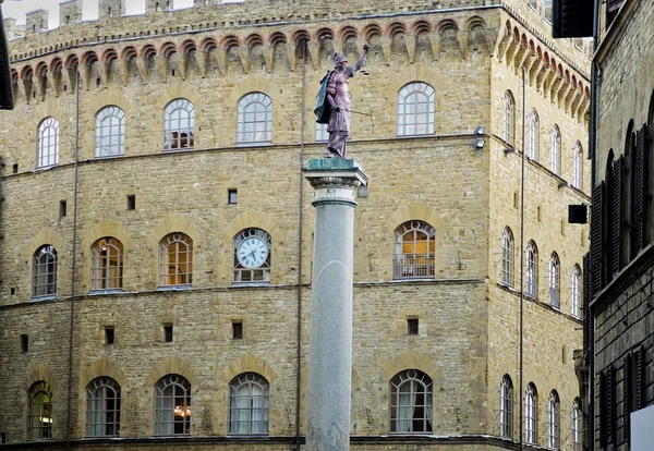 Στήλη της δικαιοσύνης στην piazza di santa trinita. Φλωρεντία, Ιταλία — Φωτογραφία Αρχείου