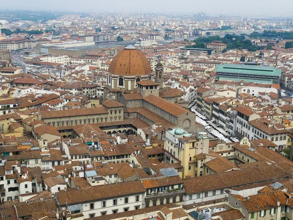 Florença vista panorâmica e A Basílica de San Lorenzo no d — Fotografia de Stock
