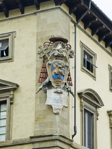 大司教の紋章付き外大主教の宮殿。フィレンツェ、イタリア — ストック写真