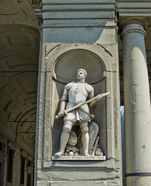 Staty av giovanni dalle bande nere (giovanni de medici) i galeria degli uffizi. Florens, Italien — Stockfoto