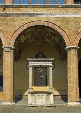 palazzo piccolomini e delle papesse yard. Siena, İtalya