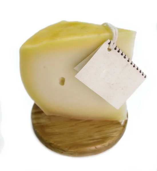 Queso de vaca tierno, producto tradicional del País Vasco rural . — Foto de Stock