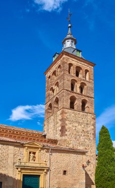 San Andres kilisesinin çan kulesi, Plaza de la Merced meydanında. Segovia, İspanya.