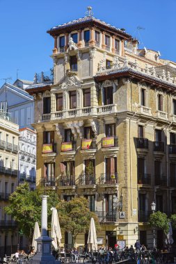 Madrid, İspanya - 8 Kasım 2021. Ricardo Augustin Sarayı 'nın ön cephesi. Madrid, İspanya.