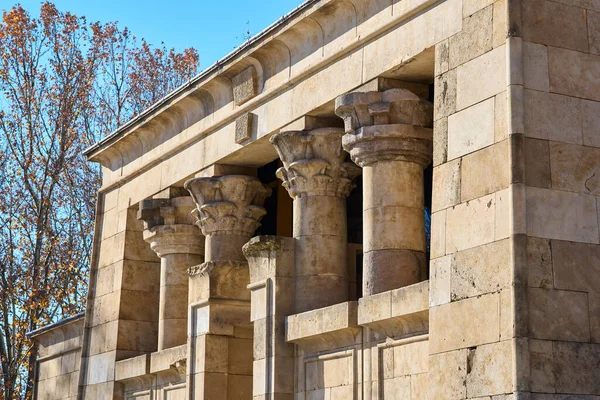 Dettaglio Capitelli Del Tempio Debod Alla Luce Del Giorno Madrid Foto Stock Royalty Free