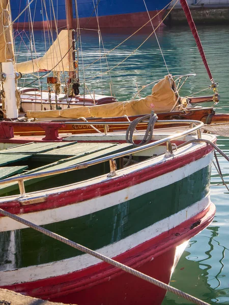 Pasajes Pasaia Spain December 2021 Fishing Boat Sailboat Moored Port — Stock fotografie