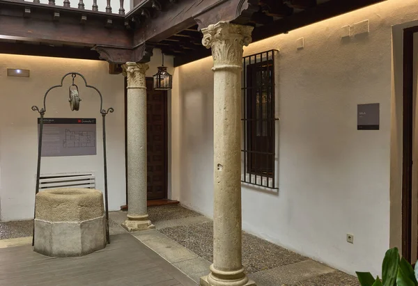 阿尔卡拉 亨纳雷斯 西班牙 2022年5月13日 Miguel Cervantes House博物馆的庭院 Alcala Henares 西班牙马德里地区 — 图库照片