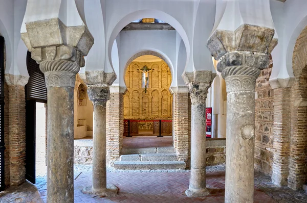 Toledo, İspanya - 30 Haziran 2022. Cristo de la Luz Camii, İspanya 'nın Castilla La Mancha kentindeki Mudejar mimarisinin en temsili anıtı..
