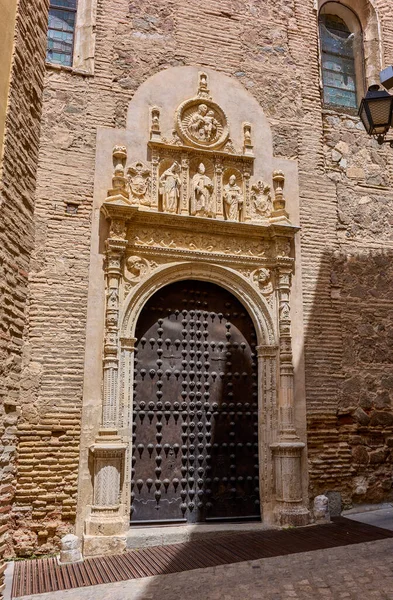 圣克莱门特修道院的柏拉图式入口 马尔兹潘的出生地 从圣克莱门特街看风景 西班牙卡斯蒂利亚拉曼查 托莱多市中心 — 图库照片