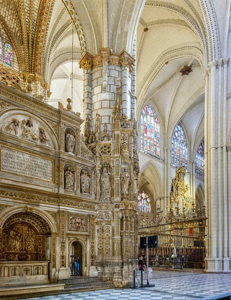 スペインのトレド 2022年6月31日 背景にはトレド大聖堂の市長礼拝堂と合唱団があります 福音側からの眺め トレド カスティーリャ マンチャ州 スペイン — ストック写真
