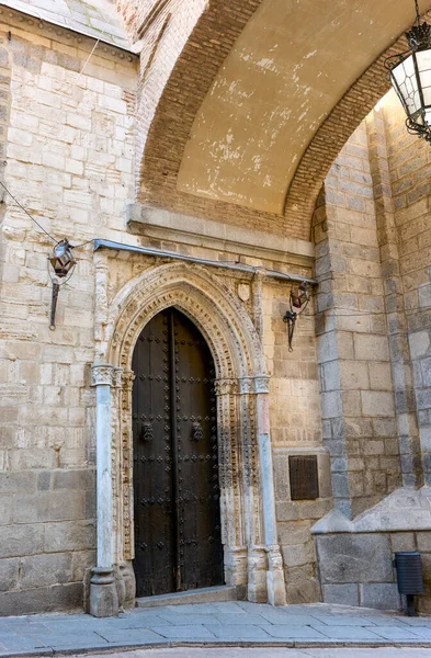 Başpiskopos Sarayı Toledo Katedrali Bağlayan Saray Başpiskoposu Üzerindeki Atlar Için — Stok fotoğraf