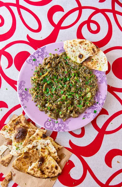 Baba Ghanouj Ein Gerösteter Auberginen Dip Serviert Mit Hausgemachtem Fladenbrot — Stockfoto