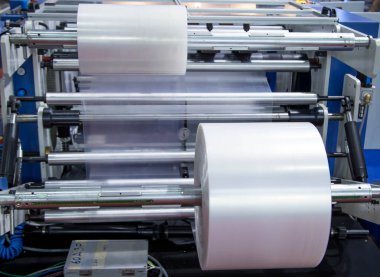 Ekstrüder polietilen plastik torba işlemi. Sanayi plastik üretimi