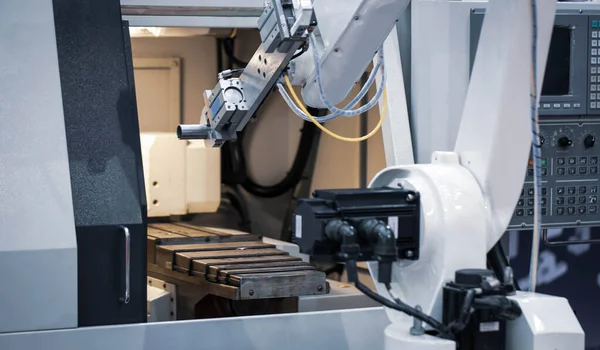Moderne Fabrik Robotervorschub Werkstück Auf Cnc Drehmaschine Industrielle Fertigung — Stockfoto