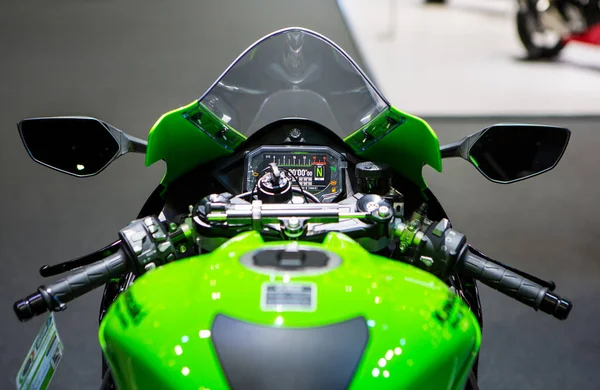 Nonthaburi, Tayland - 24 Mart 2022: Kawasaki Ninja ZX-10R hız göstericisi