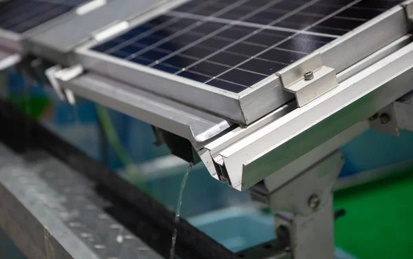Fotovoltaikus Panelrendszer Felszerelésének Közelsége Esőcsatornával Napelem Panel — Stock Fotó