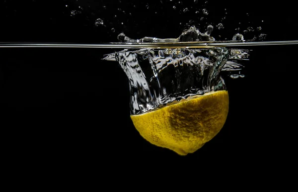 Splash lemon — Stock Photo, Image