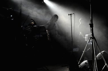 Endüstriyel grup laibach, canlı sahne alanı üzerinde gerçekleştirir