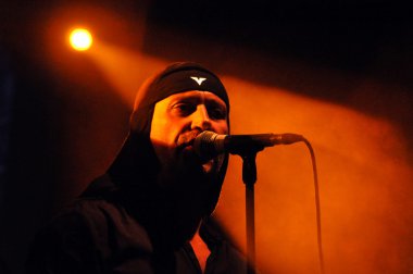 Endüstriyel grup laibach, canlı sahne alanı üzerinde gerçekleştirir
