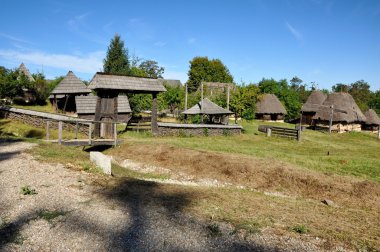 Erdel üzerinden geleneksel Romen kırsal ev