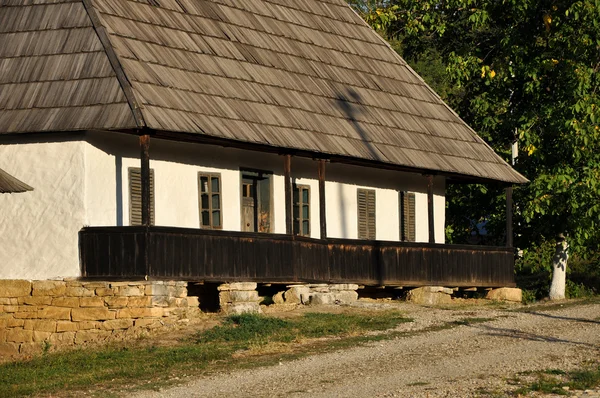 Casa rural rumana tradicional de Transilvania — Foto de Stock