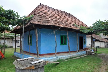 Erdel üzerinden geleneksel Romen kırsal ev