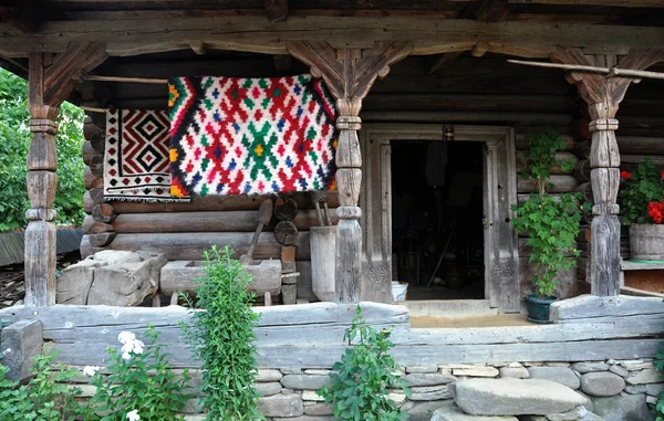 Tradizionale ingresso casa rurale da Maramures — Foto Stock