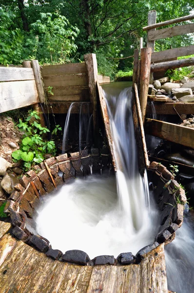 Ländlicher traditioneller Whirlpool — Stockfoto