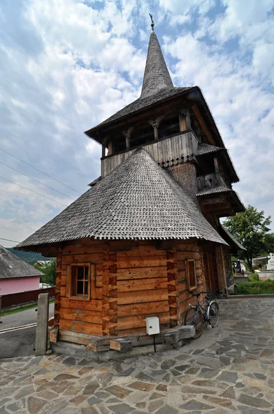 Rozavlea ortodoxa trä kloster — Stockfoto