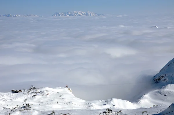 Lyžařské středisko v rakouských Alpách — Stock fotografie