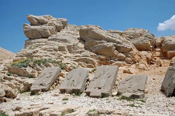 Toppled heads of the gods at the top of Mount Nemrut in Turkey — Stock Photo, Image