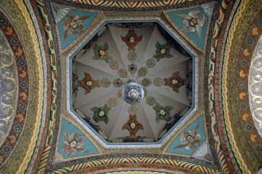 Kutsal etchmiadzin, en eski kiliselerinden biri olan annesi Katedrali