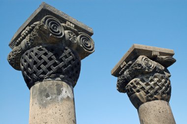zvarnots Katedrali, Ermeni harabelere