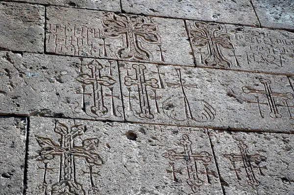 Detalles ornamentales y letras arcaicas armenias en Echmiadzin, A —  Fotos de Stock