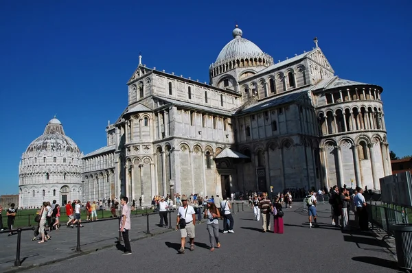 Tourists visiting Pisa, Italy — Stock Photo, Image
