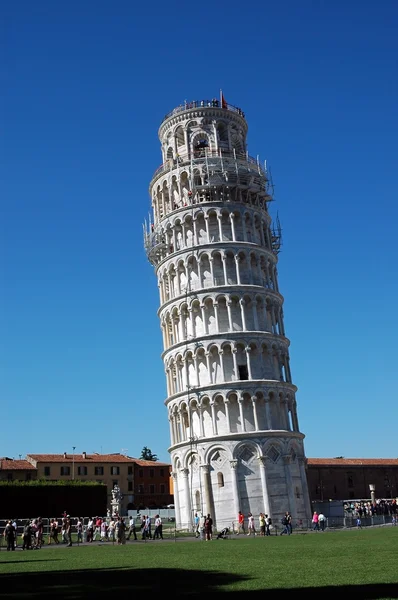 Touristes visitant Pise, Italie — Photo