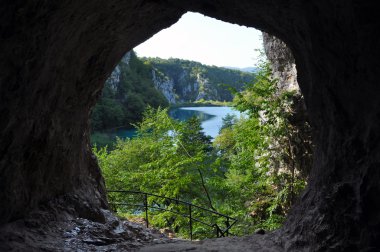 Gölden bir mağara Plitvice, Hırvatistan