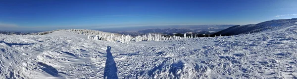 Gyönyörű panoráma a téli hegyek — Stock Fotó