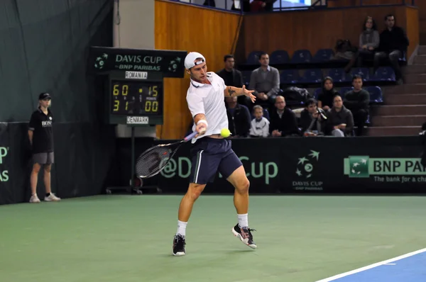 Il tennista Adrian Ungur in azione in una partita di Coppa Davis, Romania vince contro la Danimarca con 2: 0 — Foto Stock