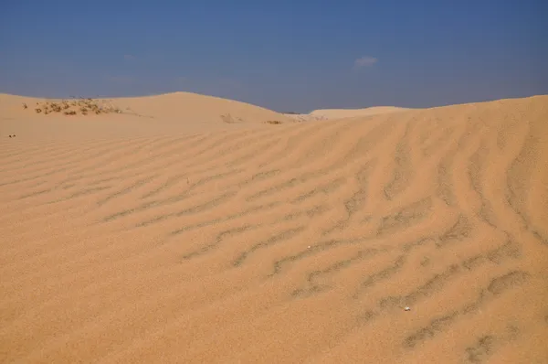 Weiße Sanddünen in der Nähe von mui ne, Vietnam — Stockfoto