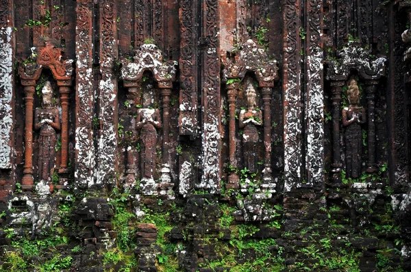 Reliéf hinduistických chrámů v mého syna ve Vietnamu — Stock fotografie