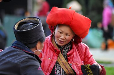 Kırmızı dao kadın Türban dikiş sapa piyasada, vietnam ile